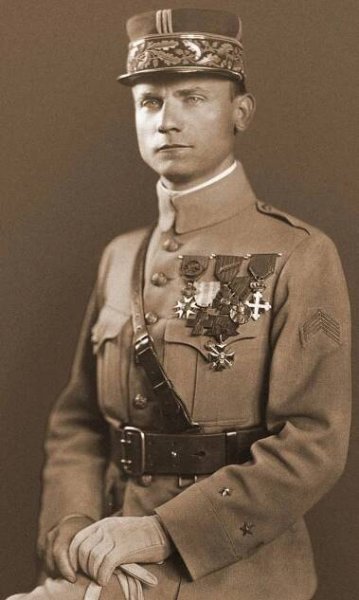 Generál PhDr. Milan Rastislav Štefánik (21. července 1880 Košariská – 4. května 1919 Ivanka pri Dunaji) byl slovenský politik, voják, letec, generál francouzské armády, astronom a meteorolog. V letech 1914-1918 organizoval československé legie v Srbsku, Rumunsku, Rusku a Itálii. Byl členem Národní rady v Paříži a v letech 1918-1919 československým ministrem vojenství. Je spolu s Tomášem Garriguem Masarykem a Edvardem Benešem považován za zakladatele Československa. Zahynul při letecké nehodě při návratu do vlasti. V roce 2019 obsadil první místo v anketě Najväčší Slovák o největší osobnost slovenských dějin.