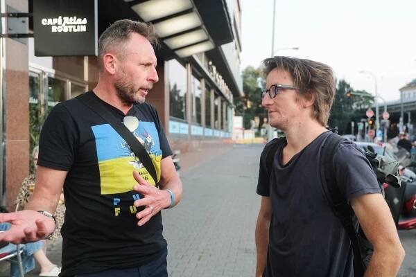Projekce filmu a debata s tvůrci v kině Atlas v Praze 6. srpna 2025. Moderátorkou debaty byla novinářka Světlana Witowská, jako hosté zasedli režisér Robin Kvapil, novinářka Petra Procházková, analytik zabývající se dezinformacemi Roman Máca z Institutu pro politiku a bezpečnost a také protagonisté filmu – psycholog a psychiatr Peter Pöthe a kriminolog a protagonista filmu Petr Pojman. - Jan Tuna - Velký vlastenecký výlet - Z akcí