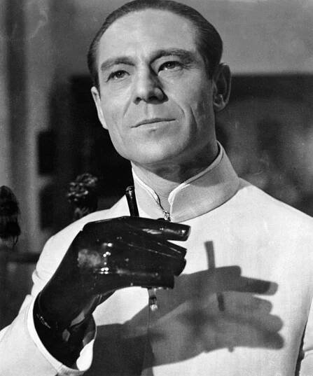 editorial use only no book cover usage
mandatory credit photo by danjaqeonuakobalshutterstock 5886279dw
joseph wiseman
dr no   1962
director terence young
danjaqeonua
britain
film portrait
james bond
actionadventure
dr no  doctor no
james bond contre docteur no