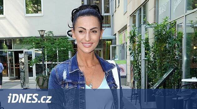Nedělá mi dobře, když muže převyšuji, říká modelka Eliška Bučková - iDNES.cz
