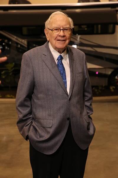 75% of Warren Buffett’s equity portfolio is in just 5 stocks. Here’s what they are