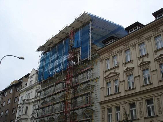 Fasádní lešení a zastřešení – Přemyslovská, Praha | ALFIX