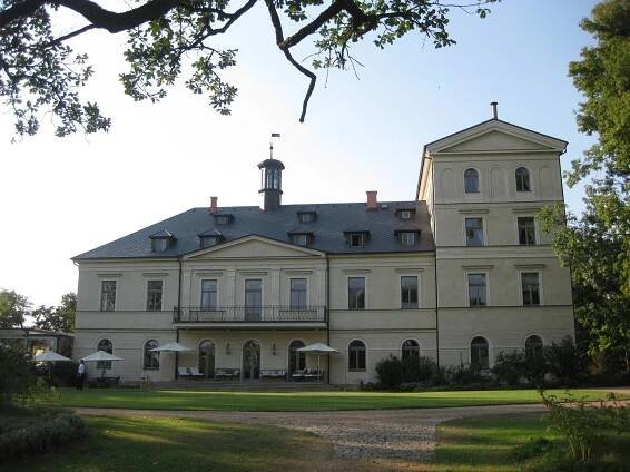 CHATEAU MCELY - Updated 2025 Prices & Hotel Reviews (Czech Republic)