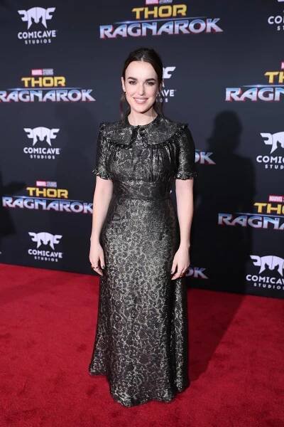The World Premiere of Marvel Studios' "Thor: Ragnarok" at the El Capitan Theatre on October 10, 2017 in Hollywood, California - Elizabeth Henstridge - Thor: Ragnarok - Z akcí