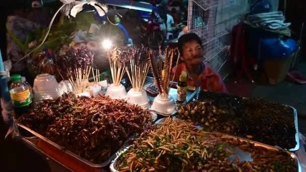 Bangkok Thajsko Prosince 2019 Neidentifikovaná Žena Prodává Štěnice Nočním Trhu — Stock video © brostock01 #327869704