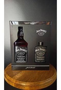 Jack Daniel’s No.7 40% 0,7 l (dárkové balení placatka)