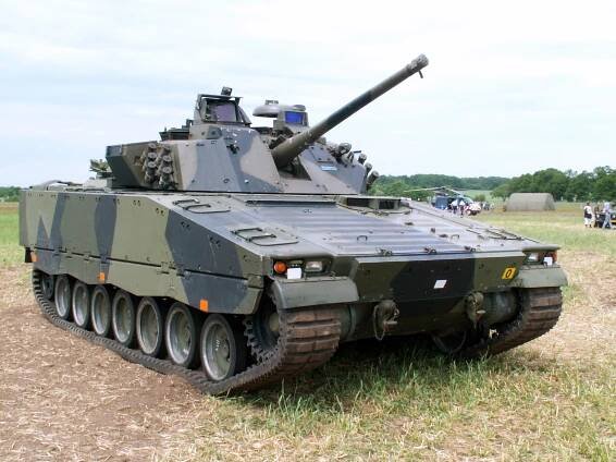 Ve vodě se neutopí, v ohni neshoří. BMP-3 kontra Stridsfordon 90 – Nová republika
