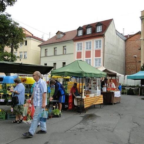 Farmářské trhy na Škroupově náměstí v České Lípě v roce 2019 | foto: Jiří Jelínek,  Český rozhlas