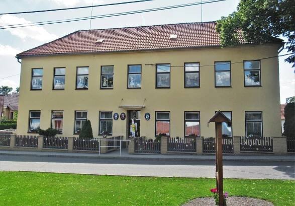 Fotogalerie Věchnov - Centrem obce je areál Dolního rybníka s kaplí - č. 2264555 | Turistika.cz