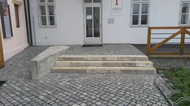Rampa a vstupní schodiště informačního centra Velehrad - TVAR COM