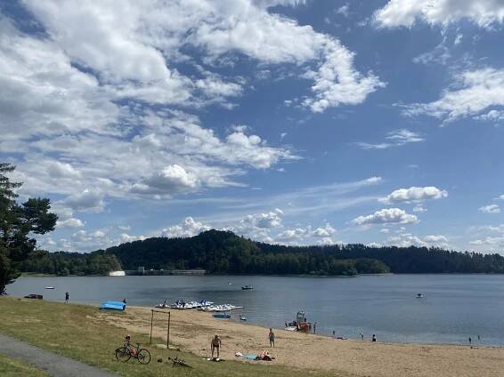 Slunce na chvíli vykouklo a Seč znovu ožila. Turisté na počasí reagují citlivě