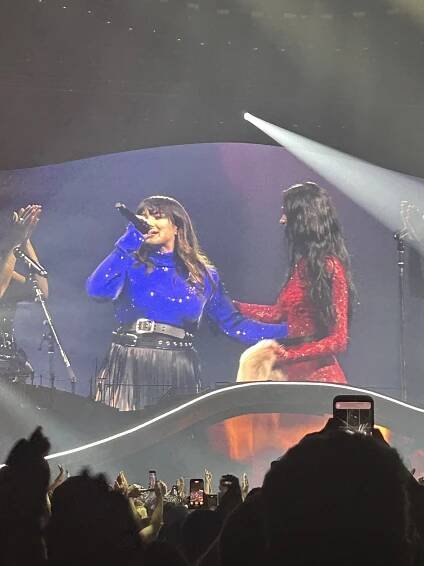 Neuvěřitelná jízda Ewy Farné pokračuje: Dua Lipa ji pochválila na svém profilu. Šílí statisíce fanoušků