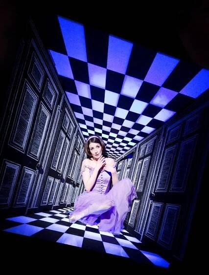 Lauren-Cuthbertson-as-Alice-inAlices-Adventures-in-Wonderland.-Photo-ROH-Johan-Persson