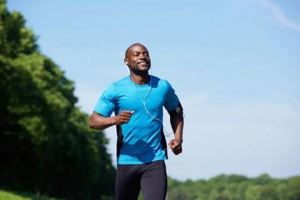 aktivní afroamerický muž běží - sportovní trénink procvičování - stock snímky, obrázky a fotky