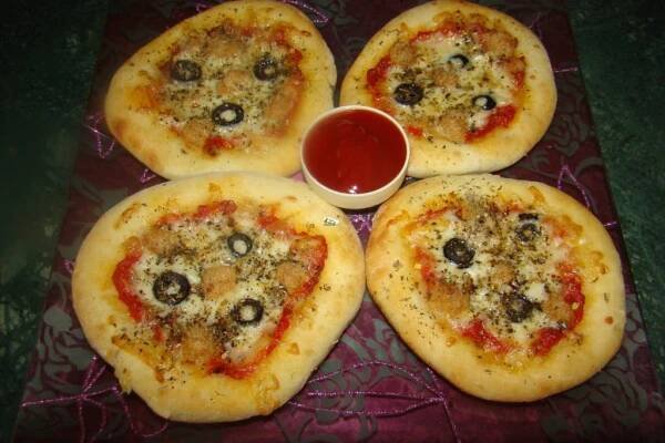Mini Pizza : Ziba Kitchen ( Dast Pukht Afghani) 