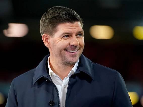 Photo of Steven Gerrard smiling.