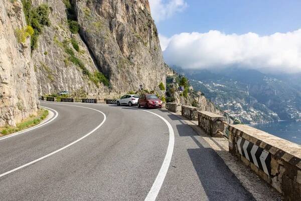 Best Way to Get Around the Amalfi Coast: Car, Bus, Boat, or Tour
