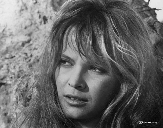 Sledge - Z filmu - Laura Antonelli