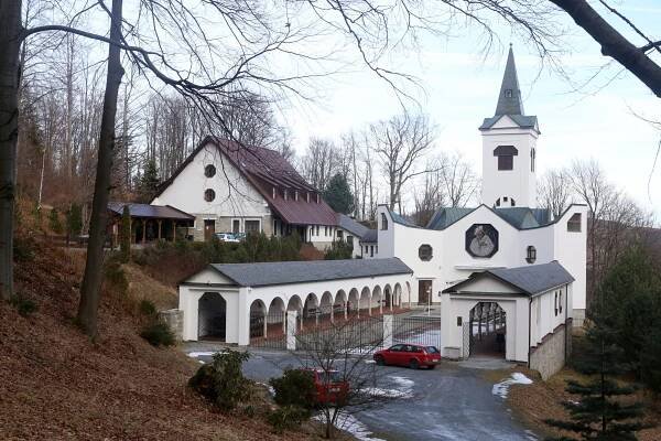 Poutní kostel P. Marie Pomocné „Maria Hilf“ - COOP-ARCH.cz