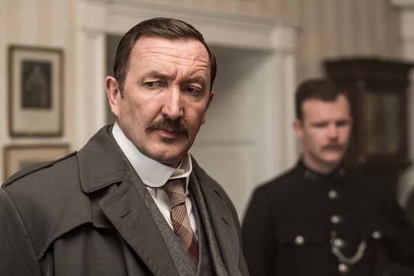 Agatha a podstata vraždy - Z filmu - Ralph Ineson
