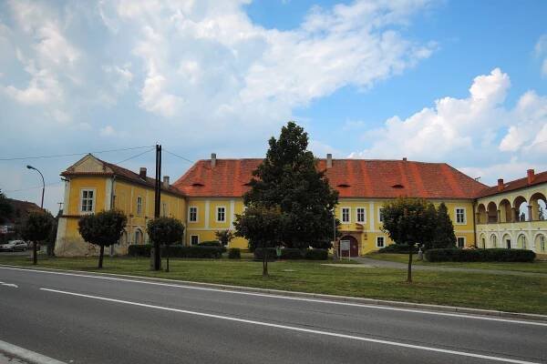 Fotogaléria • Městská památková zóna Nové Dvory (Pamiatková rezervácia, zóna) • Mapy.com