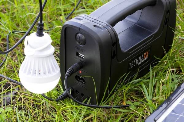 Technaxx Solární nabíjecí stanice, panel 3W + baterie SLA 6V/4000mAh s LED žárovkami, TX-199 - Technaxx