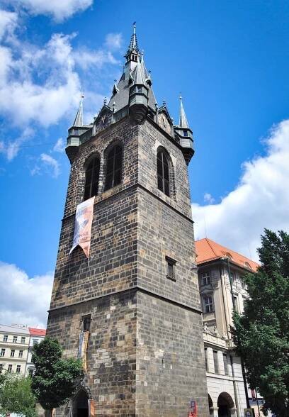 Jindřišská věž a kostel sv. Jindřicha a Kunhuty | TuristickaMapa.cz
