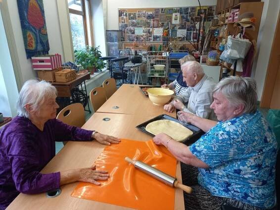 Pečeme koláče - Dům seniorů Františkov, Liberec, příspěvková organizace
