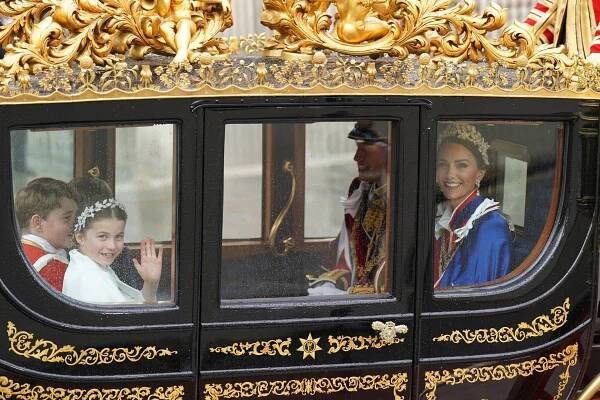 Princezna Catherine a princ William - Korunovace Karla III. (49/50)