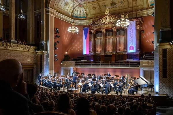Usměvavý ďábel Gil Shaham a Izraelští filharmonici