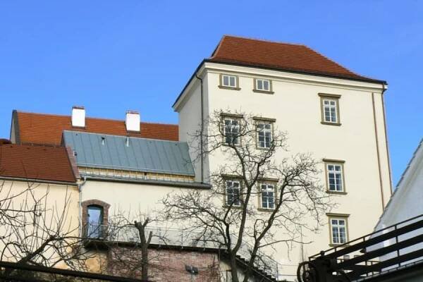 REKONSTRUKCE ZÁMKU CHVALY, PRAHA 20 - sapros