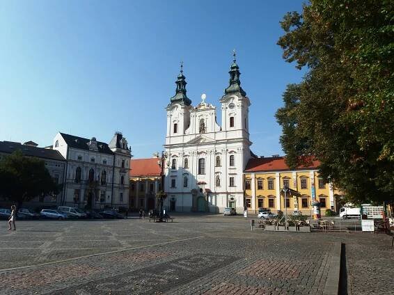Soubor:Uherské Hradiště, Masarykovo náměstí (2).jpg – Wikipedie