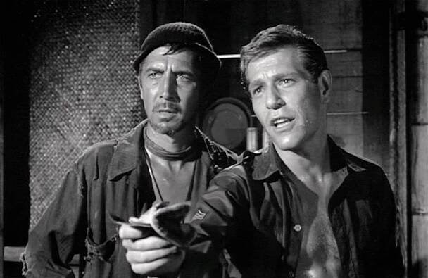 Král Krysa - Z filmu - Patrick O'Neal, George Segal