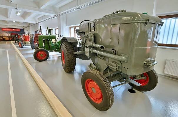 Traktory - Národní zemědělské muzeum, s. p. o.