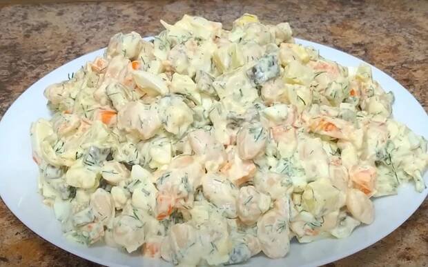 Recept na tento majonézový salát v Česku zatím moc lidí nezná. U nás v rodině se stal okamžitě hitem в 2025 г | Еда, Кулинария, Идеи для блюд