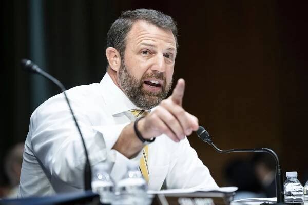 Mullin’s Late Disclosures Show Millions More in Stock and Bond Sales