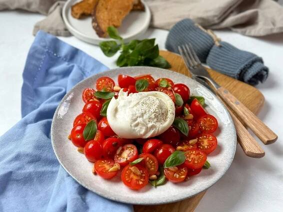 Einfacher Tomatensalat mit Balsamico DressingEinfacher Tomatensalat mit Balsamico Dressing