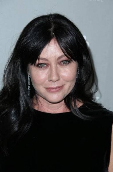 Těžce nemocná Brenda z Beverly Hills se připravuje na smrt. Zbavuje se věcí