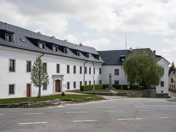 Zámek Nová Včelnice | I. Kamenická stavební a obchodní firma