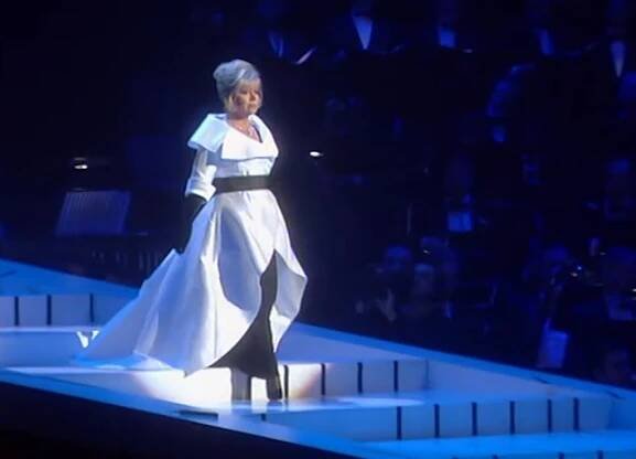 Elaine Paige | Rikrek.com