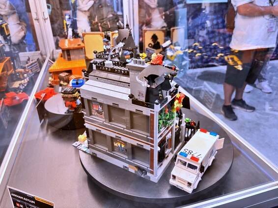 Hands on with the LEGO Game Boy, Arkham Asylum and new Wicked sets at SDCC 2025 - Jay's Brick Blog