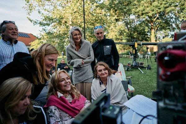 Dagmar Havlová Veškrnová, Eva Holubová a Pavlína Pořízková točí Bardotky