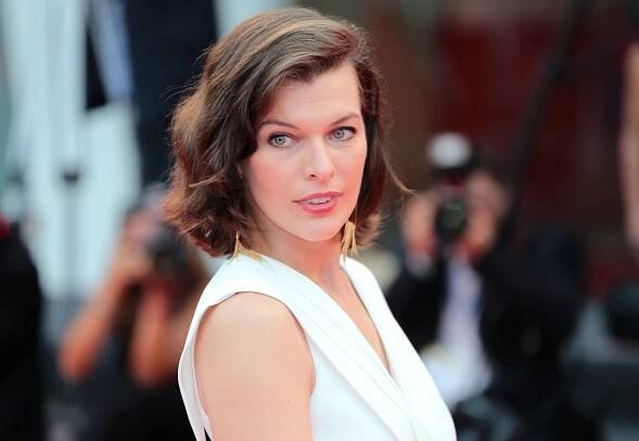 Hvězda legendárního filmu Pátý element Milla Jovovich se téměř v padesáti letech ukázala bez make-upu