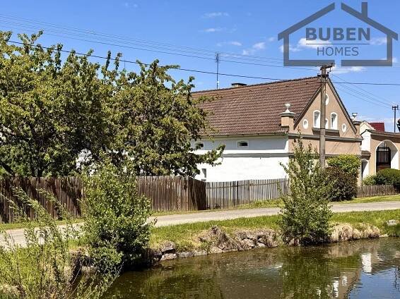 Venkovské stavení 4+1 se stodolou, vejminek, kolna a zahrada se skleníkem a bazénem 2861 m2 - Borovany u Boru | BUBEN HOMES