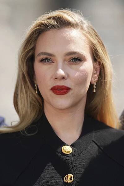 Americká herečka Scarlett Johansson uvádza film...