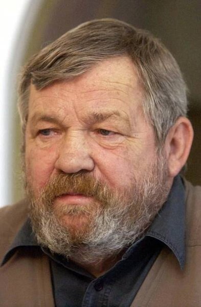 Skutečné životy: Hora z Marečku, podejte mi pero! měl rád mladičké milenky! Sukničkáře Vladimíra Hrabánka...