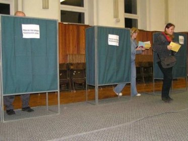 VOLBY: VIDEO, FOTO: Je rozhodnuto, volební komise už sčítají hlasy!