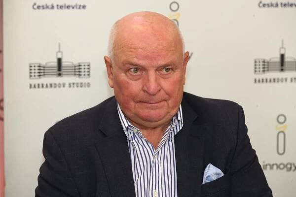 Symbol Palestiny na klopě manžela Pauhofové na Lvech: Prudká reakce Stropnického! A co na to ČT a Česká...