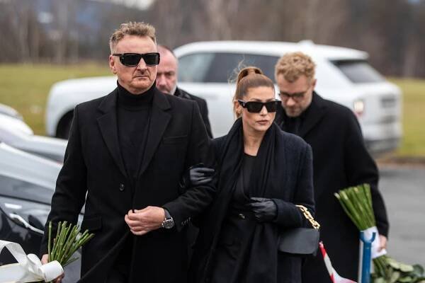 Pohřeb Heleny Zeťové: Se zpěvačkou se na Valašsku loučila rodina i přátelé