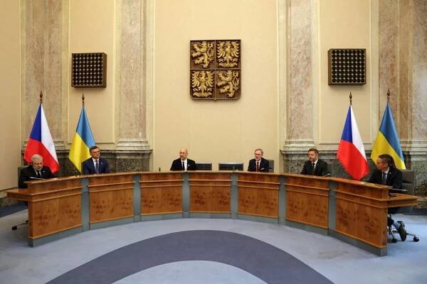 Fiala slíbil podporu Ukrajině, Šmyhala přijal i Pavel: Vlády obou zemí jednaly v Praze